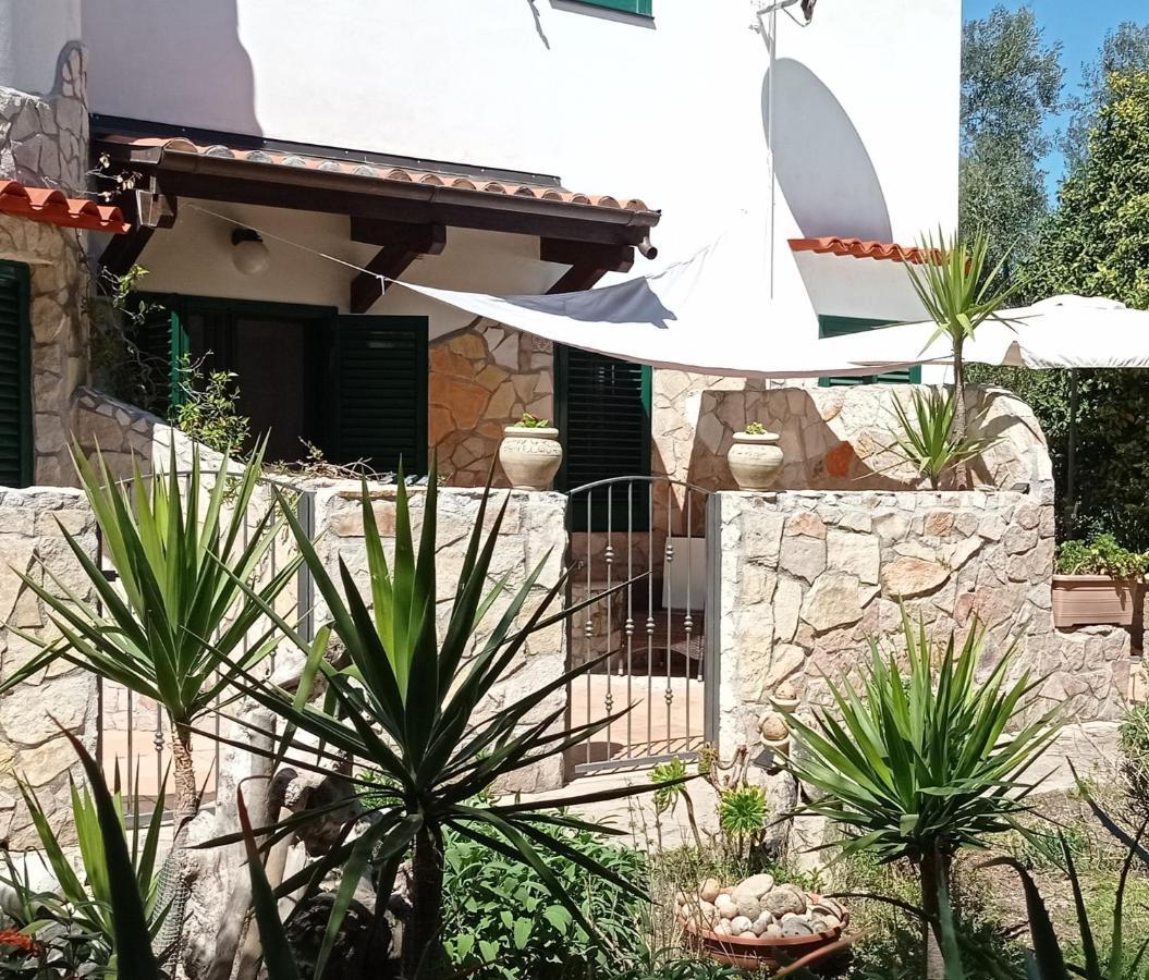 Casa Masseria Le Ville Пешичи Екстериор снимка