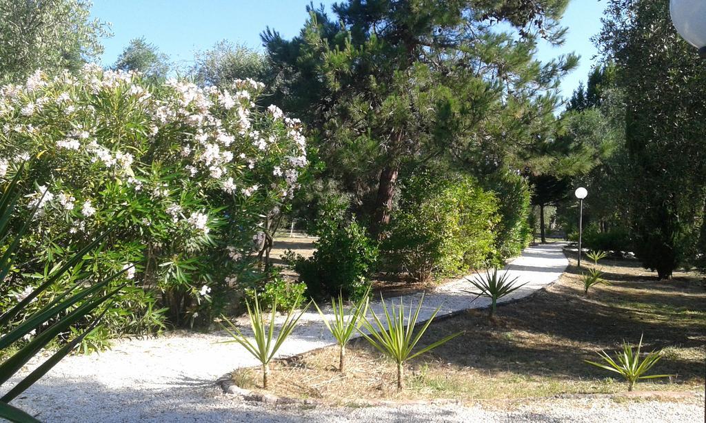 Casa Masseria Le Ville Пешичи Екстериор снимка